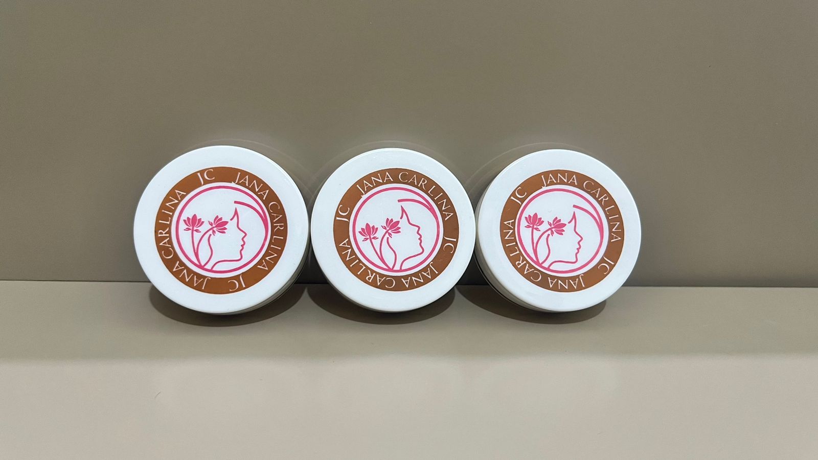 Jenis-Jenis Sablon Kemasan Kosmetik Terbaik untuk Produksi Skala Besar di Pabrik Maklon